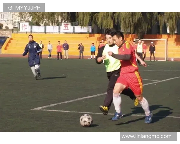 足球明星在飞机上展开技术较量展现空中足球魅力与团队默契 足球明星在飞机上展开技术较量展现空中足球魅力与团队默契